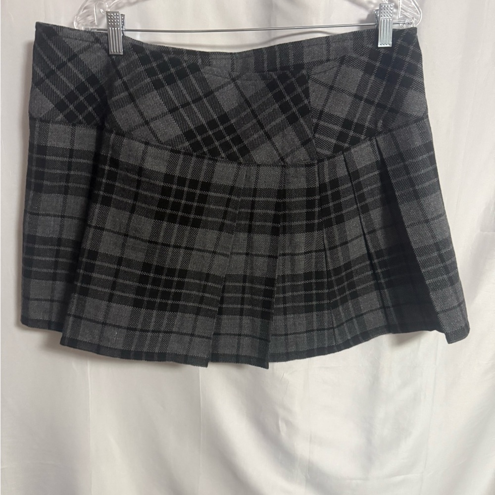 Saasy TA Plaid Buckle Skirt - Black and Gray Sz 38 (L/XL)